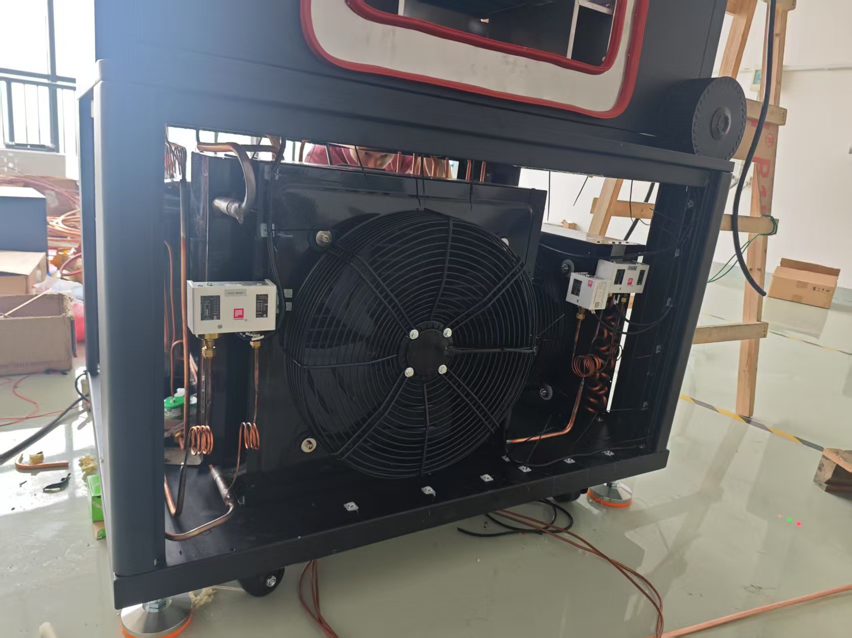 高低溫沖擊試驗箱如何進行工作原理的