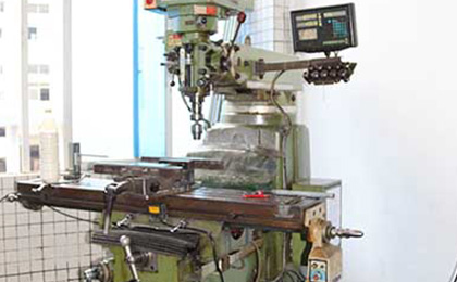 高低溫試驗箱廠家銑床